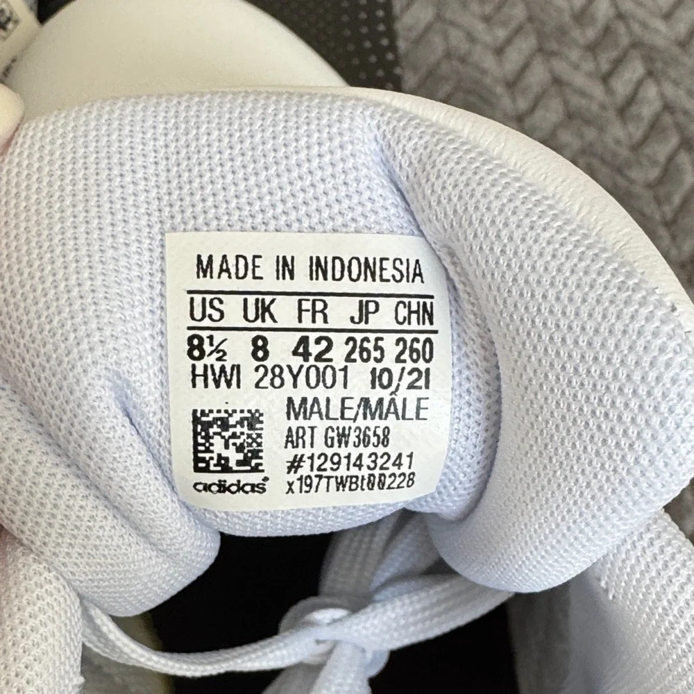 Adidas Woman’s or Men's White and Black Mickey Mouse 
Woman’s 10
Men’s 8.5 - Picture 5 of 6